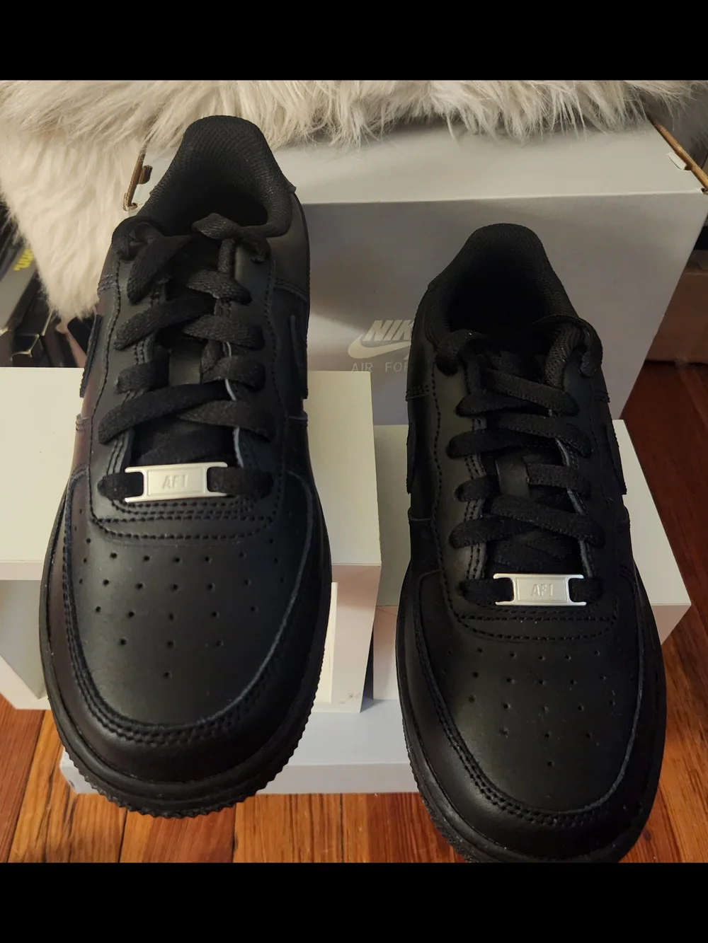Nike Air Force 1 LE (GS) Low Sneakers -Triple Black SIZE 7Y (GS) WOMENS SIZE 8.5